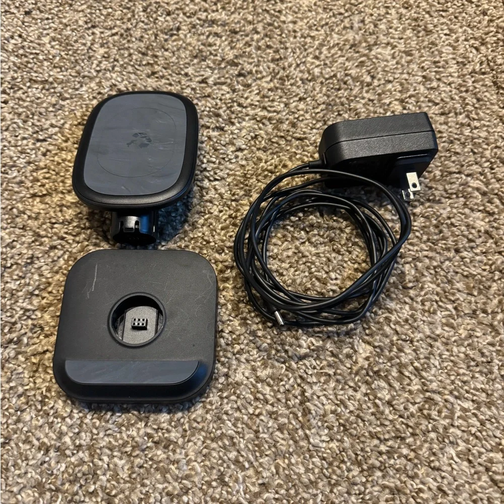 Apple Black Wireless Charging Phone Mount + MagSafe Charger